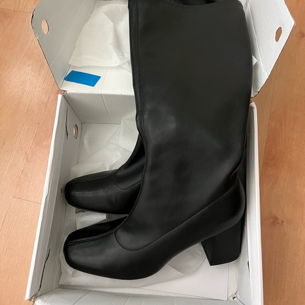 knee high boots brand new size 9.5